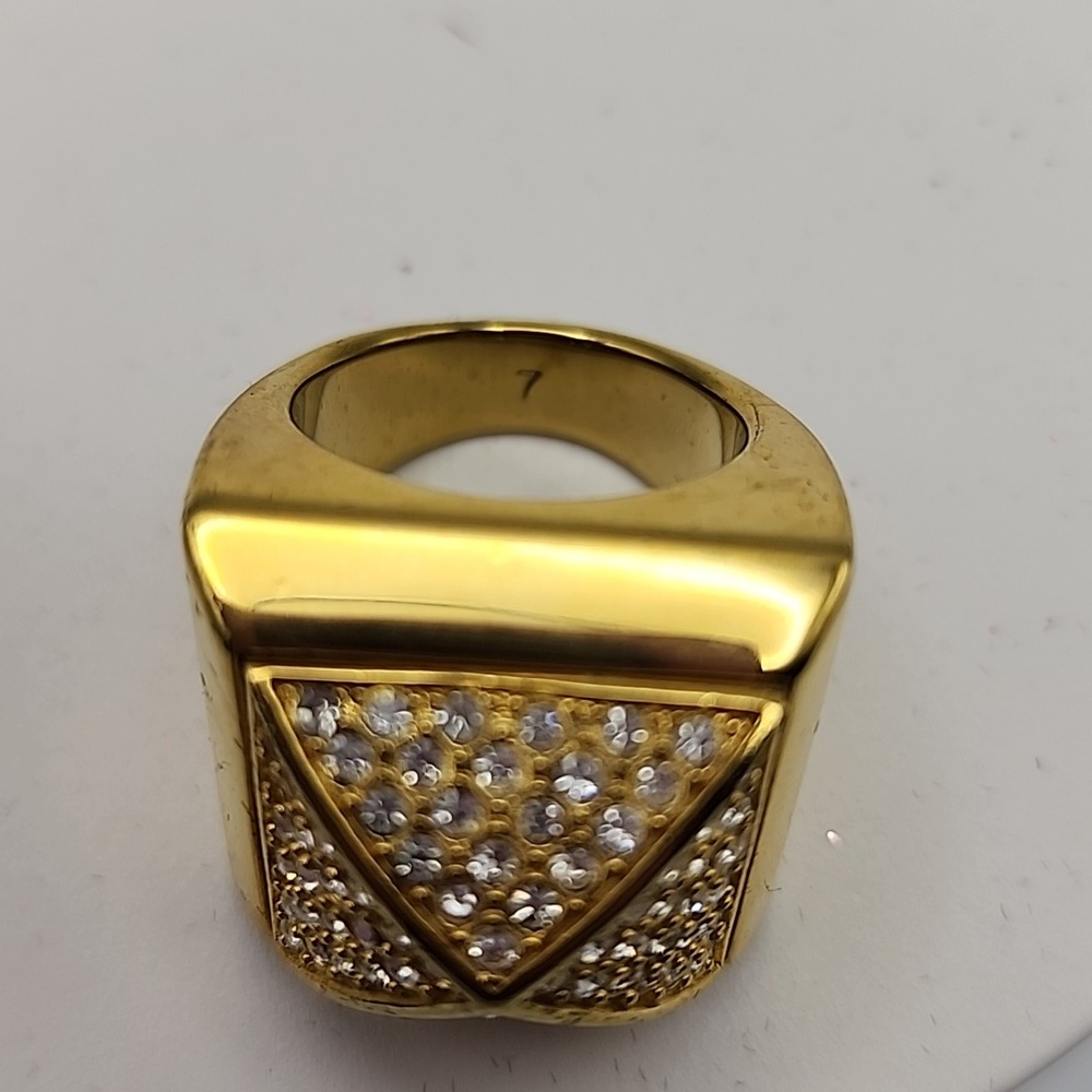 Michael‎ KORS Size 7, Gold Tone Pyramid Stud Ring with Crystals - Picture 8 of 8